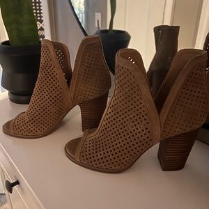LUCKY BRAND Larise Peep Toe Ankle Boots Size 7.5M